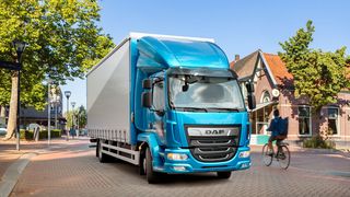 Für den DAF LF hat DAF Trucks jetzt zwei optimierte Paccar-PX-Motoren im Portfolio. Sie drücken den Kraftstoffverbrauch im Vergleich zu den bereits recht sparsamen Vorgängern nochmals deutlich nach unten, heißt es. Lesen Sie hier, warum ... (Bild: DAF Trucks)