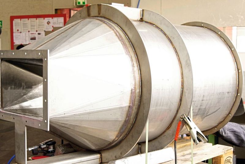 Zum Fertigen einbaufertiger Baugruppen aus Blechen, Rohren und Profilen verfügt Lastech über sämtliche erforderlichen Verfahren: 2D- und 3D-Laserschneiden, Umformen, Biegen, Gesenkbiegen und Schweissen (SMM, Konrad Mücke)