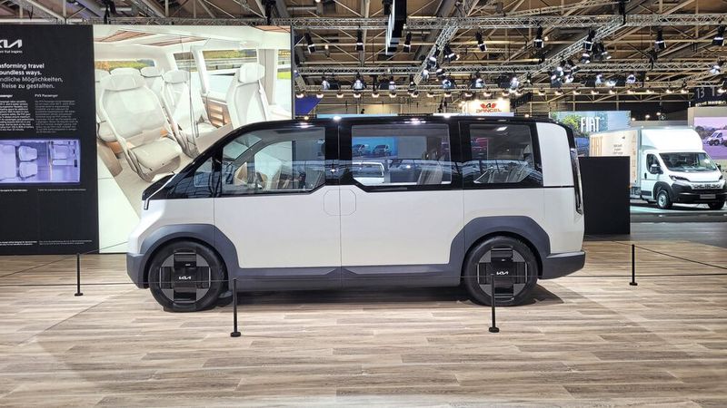 Kia will künftig auch Elektro-Nutzfahrzeuge verkaufen. Den Anfang macht im kommenden Jahr der PV5 in der Personenvariante. (Bild: Wehner / VCG)