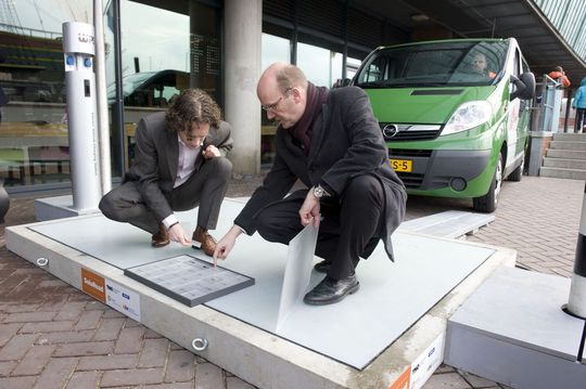 Ein Prototyp der Solarzellenmodule wurde im NEMO Science Museum in Amsterdam präsentiert.(Foto:  Vesna Zuuring)