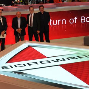 Borgward-Designchef Einar Hareide, der ehemalige britische Rennfahrer Sir Sterling Moss, Christian Borgward und Karlheinz L. Knöss (v.li.) gaben auf dem Genfer Autosalon 2015 die Rückkehr der Marke bekannt.(Foto:  Wehner)