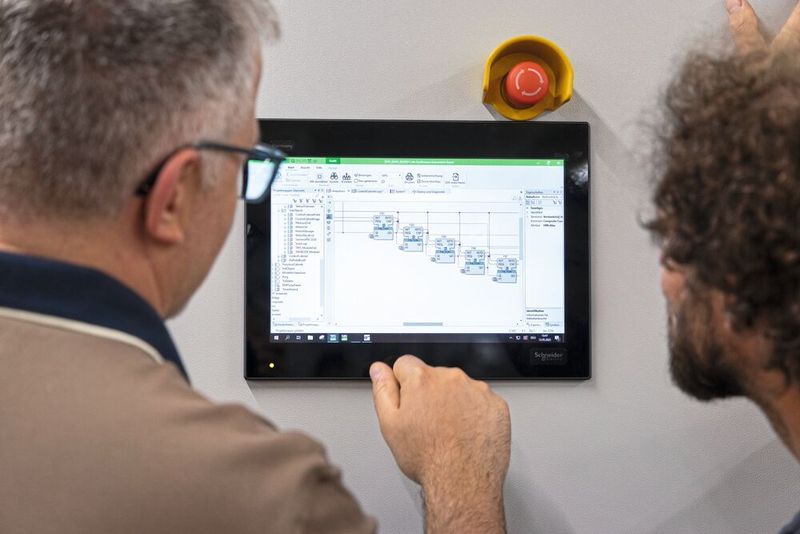 Intuitive Steuerung mit EcoStruxure Automation Expert für optimierte Anlagenprozesse (Bild: Schneider Electric)