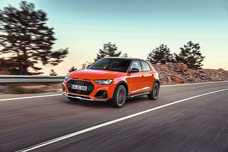 Audi stellt seinem viertürigen Kleinwagen A1 Sportback ab Herbst eine hochgelegte Variante zur Seite. (Audi)