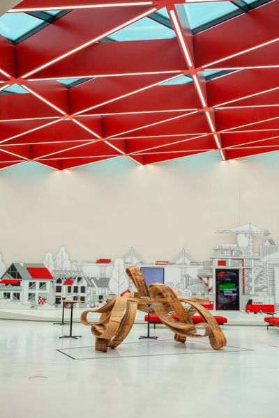 Willkommen im Reinhold Würth Innovationszentrum Curio: In den Bereichen Befestigungstechnik, Konstruktion, Werkzeuge, Mechatronik, Akkuprodukte, IOT und Chemie wird hier gemeinsam mit externen Partnern an Neuentwicklungen und Verbesserungen gearbeitet.  (Bild: Elena Schauwecker/Arnold Würth)
