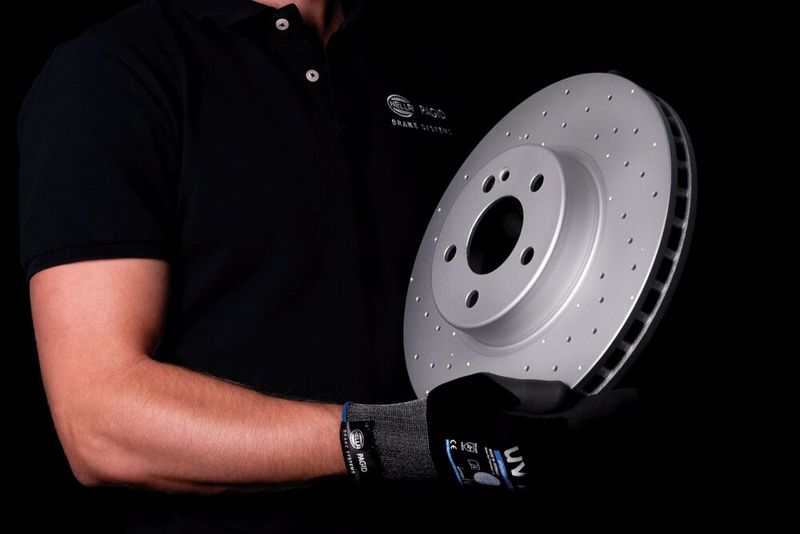 Hochgekohlte und beschichtete Bremsscheiben in OE Qualität (Bild: Hella Pagid)