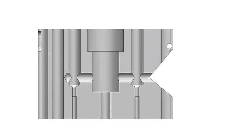 ... hier hingegen sind die Bohrungen teils sacklochartig gestaltet – für die Strömungsmechanik ist dies weniger von Vorteil.  (Mafac)