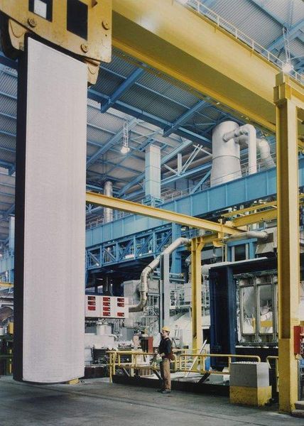 Das Aluminium wird geschmolzen und anschließend in bis zu 9 m lange Walzbarren gegossen. Bild: Aluminium Norf (Archiv: Vogel Business Media)