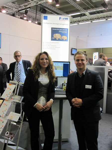 Juliane Packlin und Kollege von Form Solutions (Foto: Sandra Schüller)