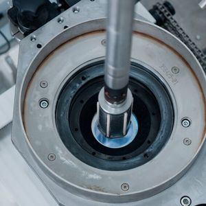 Das Honwerkzeug einer VL 15 beziehungsweise VL 30 von Nagel fährt ein.(Bild:  Nagel)