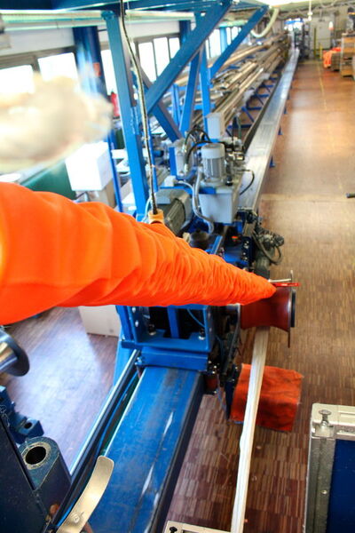 Eine Rundschlingenmaschine in der Produktion von Spanset (Spanset)