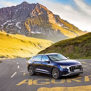 (Audi)