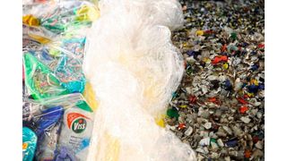 So kann es natürlich nicht weitergehen, das sieht auch die Deutsche Kunststoffindustrie ein. Doch werden Pauschalvorwürfe erhoben, die jegliche konstruktive Diskussion im Keim ersticken und eine Werkstoffklasse gefährden, die einzig allein in der Lage ist etwa auf günstige Weise der Umwelt zu nützen. Doch davon will man in der mediengetriebenen Öffentlichkeit nicht viel wissen, habe man registrieren müssen. Das, und noch viel mehr, war Thema auf der traditionellen Aschermittwochs-Pressekonferenz des GKV in Frankfurt am Main.  (Messe Düsseldorf / C. Tillmann)