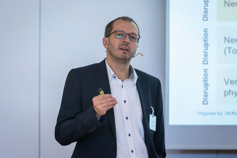 Markus Fischer, Leiter Industrial Engineering bei Continental in Regensburg, sprach über aktuelle Projekte und die nächste Phase der Digitalisierung in seinem Werk. (Stefan Bausewein)