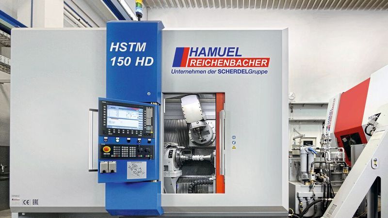 Mit allen Funktionen für die Fertigung von Turbinen- und Kompressorschaufeln für die Flugzeugindustrie ausgestattet und vollautomatisch arbeitend, ist die optimierte HSTM 150 HD von Hamuel Maschinenbau außerdem eine Hybridanlagen für die günstige Aufbereitung verschlissener Komponenten durch 3D-Laserauftragsschweißen. (Hamuel)