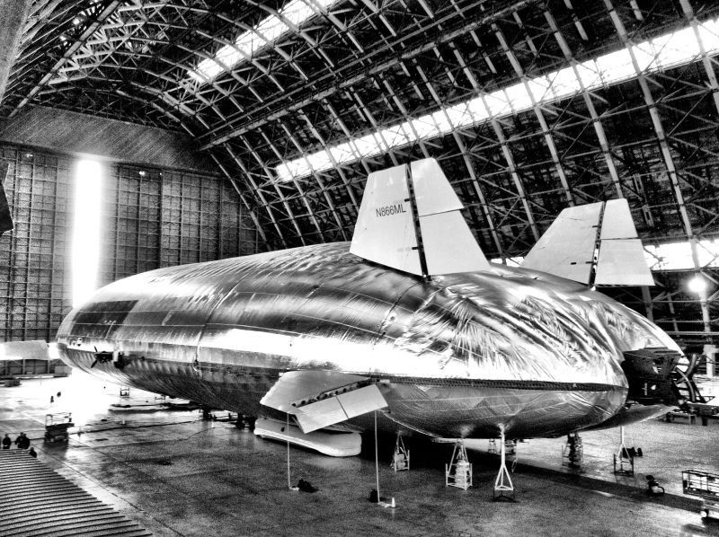Der Prototyp des Pelican-Luftschiffs im Hangar ( Aeros Worldwide)