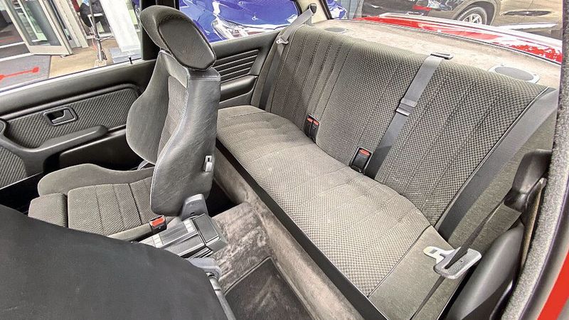 Auch originale Stoffe machen eine Restaurierung heutzutage zu einer echten Herausforderung.  (Bild: Meyer-Hafner)