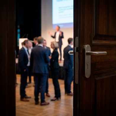 Beim CISO Meetup der ECSO können sich Mitglieder der CISO-Community im streng vertraulichen Rahmen austauschen. (Bild: Gemini / Vogel IT-Medien GmbH / KI-generiert)