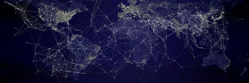 Smart-City-Projekte basieren auf IoT-Technologie. Voraussetzung dafür ist eine Datenverbindung, die prinzipiell mit verschiedenen Funkstandards realisiert werden kann.  (Bild:  Axians)