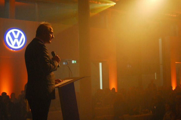 Thomas Werner Zahn, Vertriebsleiter Deutschland Volkswagen Pkw: Mit dem Neubau hätten Auto-Schmitt und die Familie Karpinski die besten Voraussetzungen geschaffen, um auch in Zukunft erfolgreich zu sein. (Foto: Zietz)