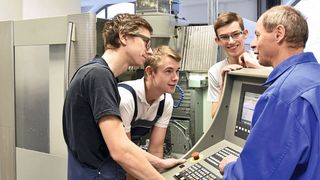 Fast jeder zweite Betrieb erhält derzeit aufgrund der Coronakrise weniger Bewerbungen. (©industrieblick - stock.adobe.com)