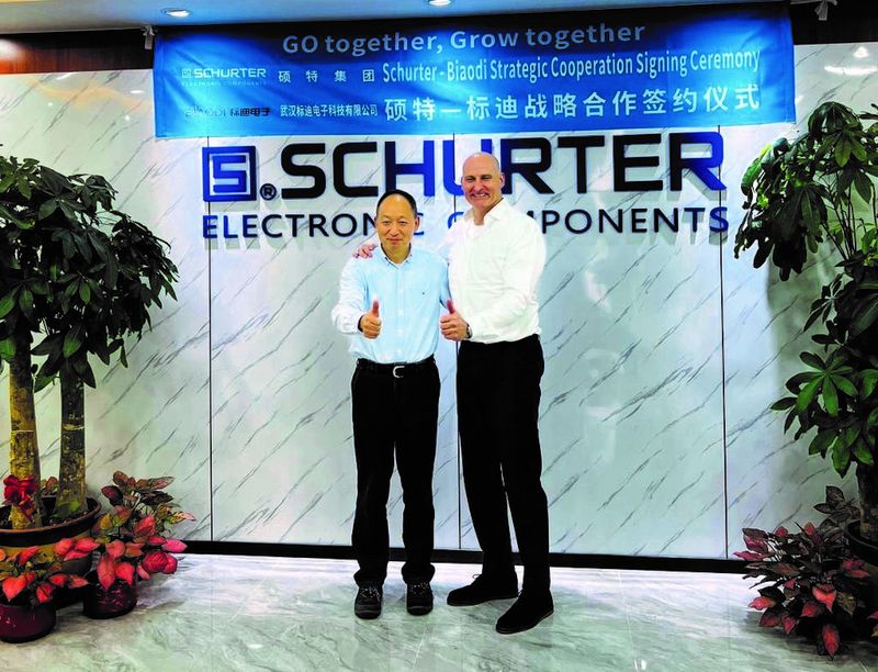 Dr. Li, Managing Director of Biaodi, and Lars Brickenkamp, CEO of Schurter AG(Source:  Schurter AG)