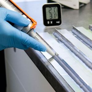 Bei Hand-Klebepistolen reicht die mögliche Druckkraft-Übersetzung von 7:1 bis zu 35:1.