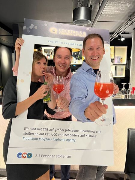 Das C4B-Marketing-Team feiert in Leipzig: Judith Beck, Andreas Johne und Marko Gatzemeier (Bild: C4B)
