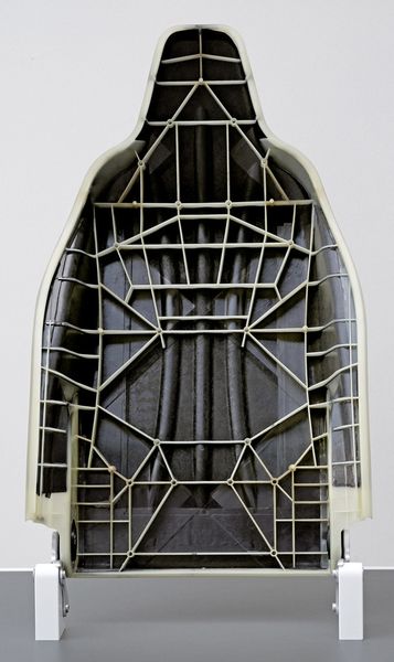 Gemeinsam mit Projektpartnern aus Industrie und Wissenschaft ist es dem Johnson Controls Team am Beispiel einer neu entwickelten Sitzlehnenstruktur gelungen, den Einsatz von Stahl und Leichtmetallen drastisch zu reduzieren und durch Multimaterialsysteme zu ersetzen. (Bild: Johnson Controls)