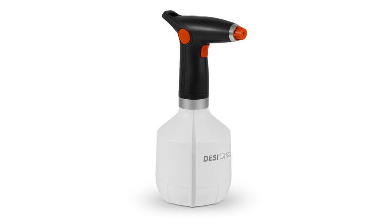 Das selbst produzierte Desinfektionsmittel kann mit dem Desi-Sprayer, einer elektrischen Sprühflasche (circa 30 Euro), aber auch mit jeder herkömmlichen Sprühflasche auf Oberflächen aufgetragen werden. (Herrmann Lack-Technik)