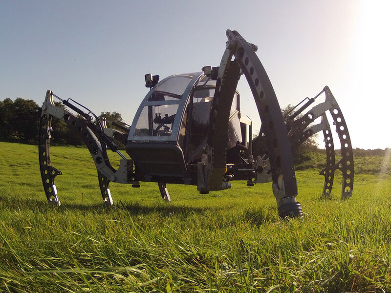 Der Spinnenroboter geht auf sechs Riesenbeinen aus den Filmstudios in denNationalpark. (Bosch Rexroth)
