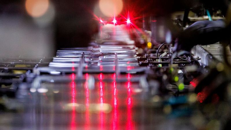 43 Prozent der befragten Zulieferer äußern sich besorgt über die Wettbewerbsfähigkeit der EU. Im Bild: Zweimassenschwungrad-Fertigung bei Schaeffler.(Bild:  Schaeffler/Daniel Karmann)