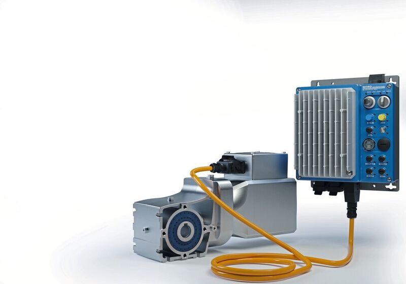 Logidrive-Antriebe von Nord Drivesystems bestehen aus einem energieeffizienten Permanentmagnet-Synchronmotor, einem zweistufigen Kegelstirnradgetriebe sowie einem motornah installierten Nordac-Link-Frequenzumrichter. (Nord Drivesystems)