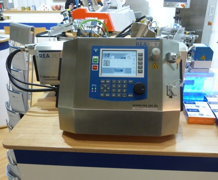 Der Rea Jet CL Laserbeschrifter kennzeichnet Verpackungen mit Barcodes durch ein CO2-Lasersystem.  (Bild: PROCESS)