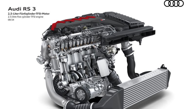 Bei der Entwicklung der aktuellen Generation des Fünfzylindermotors, die 2016 ihr Debüt hatte, lag der Fokus auf Hochleistung und Leichtbau. Im Audi RS 3 bringt das intern EA855 Evo Sport bezeichnete Aggregat 400 PS auf die Straße und entfaltet 500 Nm Drehmoment. Damit bietet der 2.5 TFSI hohe Durchzugskraft und herausragende Performance: Den Sprint von 0 auf 100 km/h absolviert der Kompaktsportler in 3,8 Sekunden und erreicht bis zu 290 km/h Höchstgeschwindigkeit. (Bild: AUDI AG)