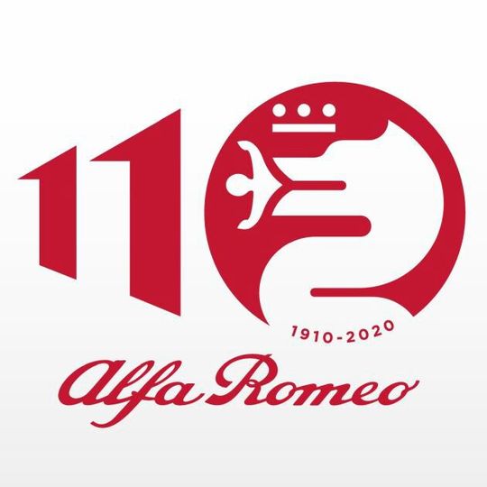 Ein eigens kreiertes Geburtstags-Logo soll die ruhmreiche Geschichte von Alfa Romeo dokumentieren.(Bild:  Alfa Romeo)
