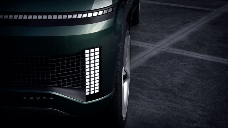 Die Lichtsignatur des „Seven“ besteht aus den sogenannten „Parametric Pixels“, die bereits beim Ioniq 5 zu sehen waren.(Bild:  Autoren-Union Mobilität/Hyundai)