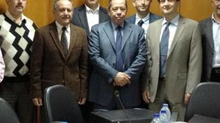 AMOC Präsident Hr. Fathy Eid, IMC Präsident Hr. Mohsen El Nahas und PörnerRumänien Geschäftsführer Dipl.-Ing. Michael Volkmann, gemeinsam mit Vertreternvon AMOC und Pörner bei der Vertragsunterzeichnung in Alexandria / Ägypten. (Bild: Pörner)