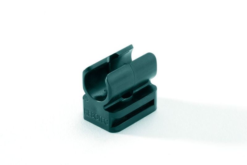 Der M8-Steckerhalter von Hebotec braucht wenig Platz, ist sehr robust und lässt sich leicht montieren. (Hebotec)