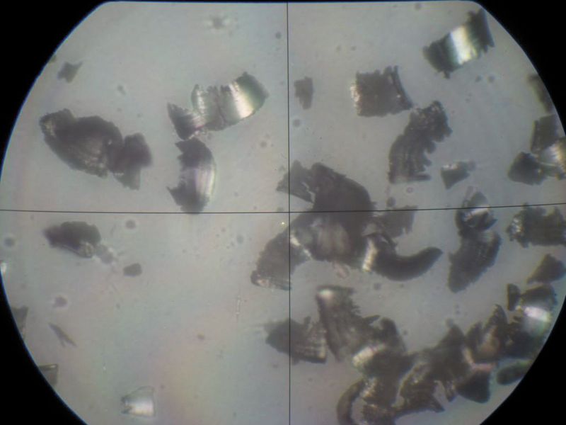 Bild 5: Spanbildung und Oberflächenqualität in Abhängigkeit von den Schnittparametern.Hier etwa 79 µm große Späne (Schnitttiefe 0,2 mm und Zahnvorschub 8 µm),...  (Bild: Fraunhofer-IWU)