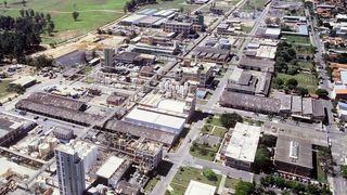 BASF site at Guaratinguetá/Brazil: Here,m the company operates twelve production plants. A total of 260,000 tons of up to 750 different products can be poroduced per year.  (Picture: BASF)