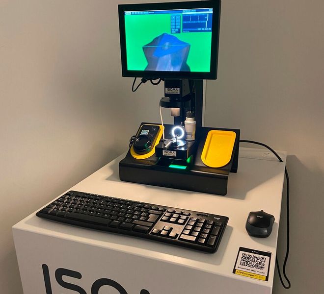 Ganz neu im Portfolio hat Isoma das Miniscope als Doppelsystem mit zwei Kameras. Es nennt sich dann Miniscope-Station. Dieser Aufbau dient etwa zur Werkzeugmessung mit zwei Kameras, betrachte von vorne und oben. (Bild: Isoma)