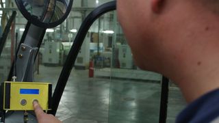 Mit der Ruffunktion des LT04 können Flurförderzeuge schnell per Knopfdruck an die Stelle beordert werden, an der Ware abgeholt werden muss. (Bild: Securifix)