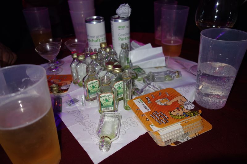 Grashüpfer ...quasi eine Kirmes-Dschungel-Prüfung. ()