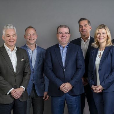 Oxea komplettiert sein Global Leadership Team. v.l.n.r: Scott Farmer (CSCO), Ed Ray (CFO), Bastian Kuhl (Chief Transformation Officer), Michael McHenry (CEO), Dr. Albrecht Schwerin (COO), Christina Fuchs (CHRO), David Muldoon (CCO). (Bild: Oxea)