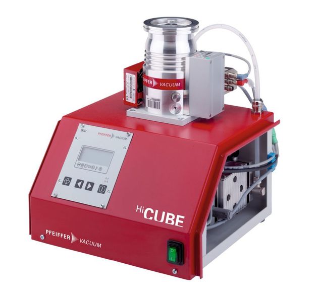 Abb.2: Der Hicube-Eco-Pumpstand ermöglicht durch seine kompakte Größe eine einfache Integration in analytische Geräte wie Massenspektrometer. (Pfeiffer Vacuum)