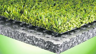 Kennzeichnend für die 20 mm dicke Dämpfungsschicht ist ein hohes Rückstellvermögen, das den Spielkomfort erhöht und sportbedingten Verletzungen vorbeugt. Bild: BASF (Archiv: Vogel Business Media)