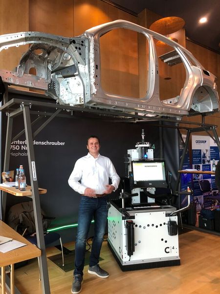 Markus Claus, Geschäftsführer der C-Hoch4 Claus GmbH, war als Neuaussteller das erste Mal auf einer Schraubtec. Gerade die Kontakte zu anderen Herstellern und Ausstellern mache die Schraubtec zu etwas ganz spezifischem, verriet er. (Bild: VCG/Juliana Pfeiffer)