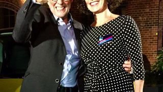 Zwei Kundenzufriedenheitskönige: Uwe Conrad und Katrin Heinig vom Smart-Center Saarbrücken freuen sich riesig über die erneute Auszeichnung ihres Autohauses durch die Daimler AG. (Smart-Center Saarbrücken)