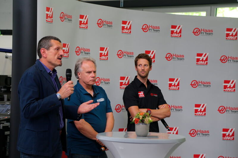 Günther Steiner, le directeur de l'écurie Haas F1, Gene Haas le patron de Haas Automation Inc., Romain Grosjean le pilote franco-suisse de l'écurie Haas F1. (JR Gonthier)