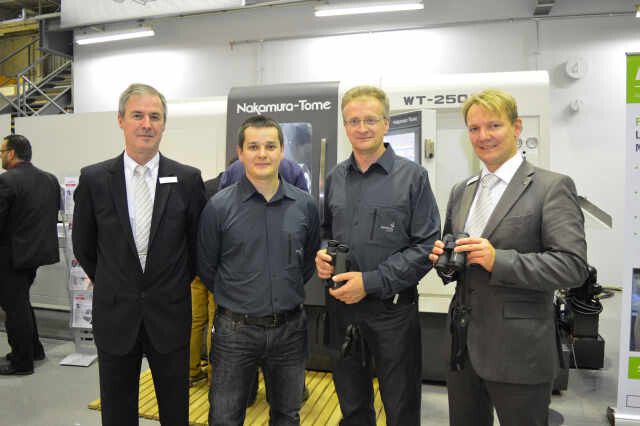 Hr. Heinz, GF der Hommel Unverzagt; Hr. Ladner, Fertigungstechniker von Swarovski; Hr. Erler, Einkäufer bei Swarovski und Hr. Merten, Vertriebsleiter der Hommel Unverzagt (Bild: Hommel Unverzagt)